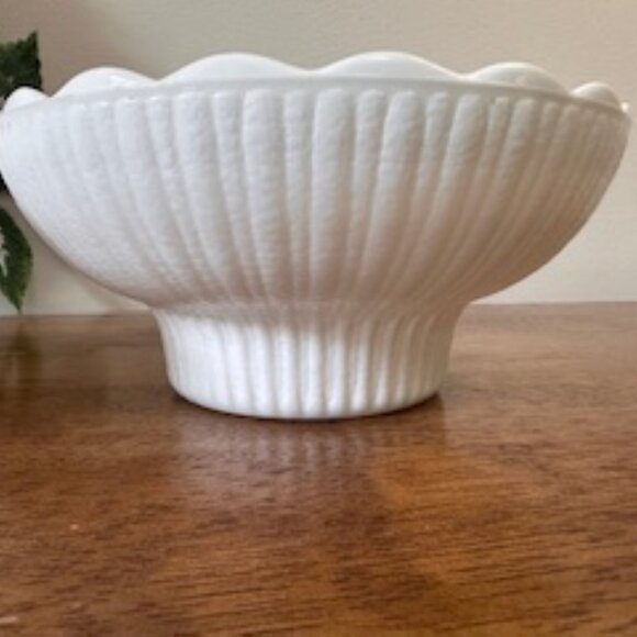E.O. Brody‎ Milk Glass Bowls Set Vintage Pedestal Base Ribbed Scalloped Wedding - Picture 5 of 7